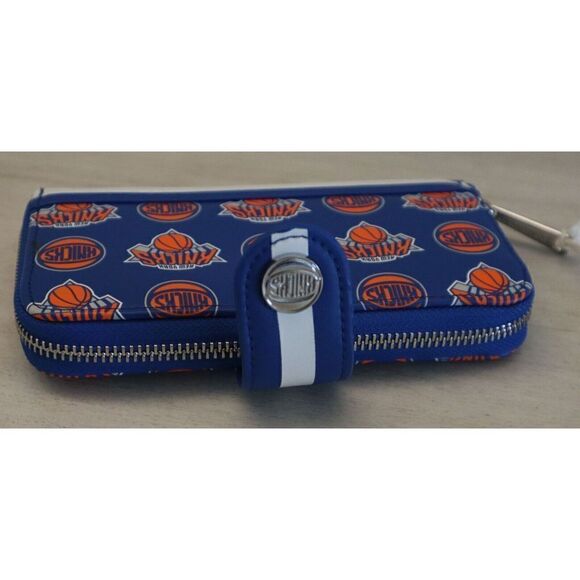 Loungefly NBAWA0004 Women's NBA NY Knicks Logo Zip Around Snap Wallet - Picture 9 of 9